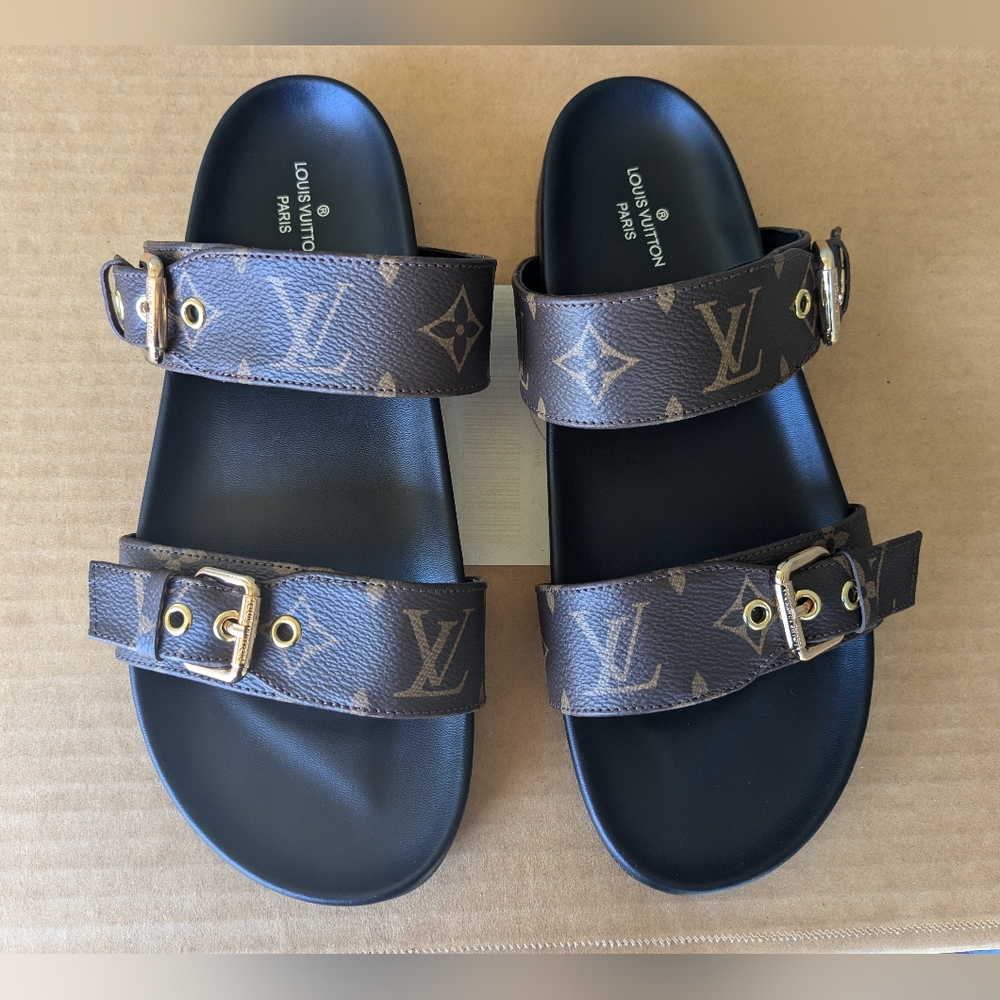 Bom Dia Sandals fit like 9.5